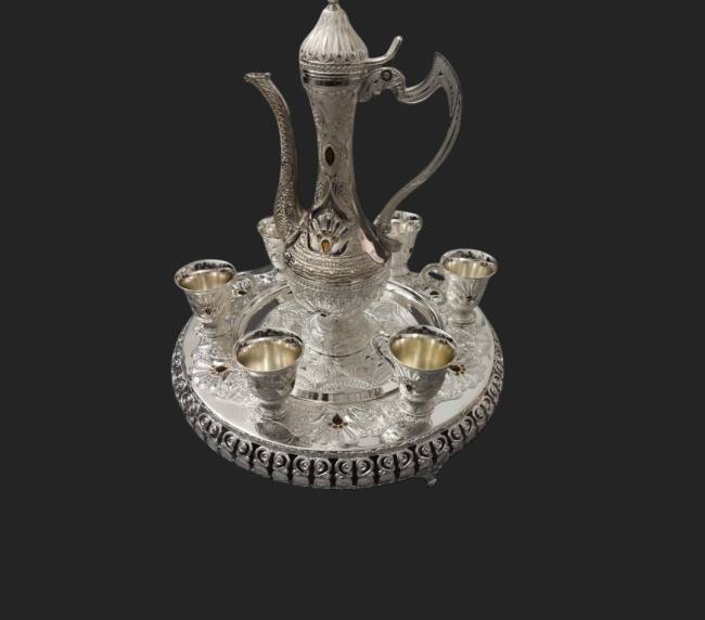 Antique tea cattle with six cup